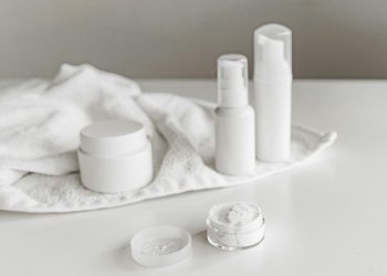 Deodorant vs Antiperspirant: What’s the Difference?