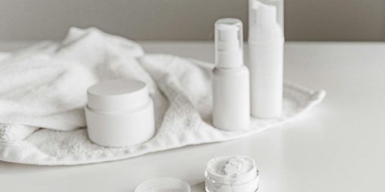 Deodorant vs Antiperspirant: What’s the Difference?